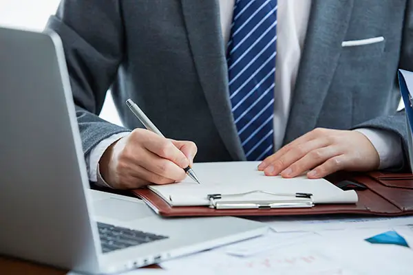 哪里吃到许多美食